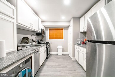 53 Skyhill Rd unit 104, Alexandria, VA 22314 - photo 4