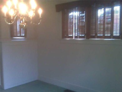 Dining Room. The large diningroom has two builtin 
