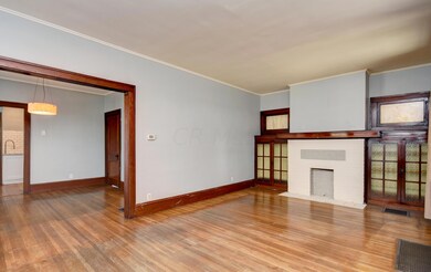 Living Room (2)