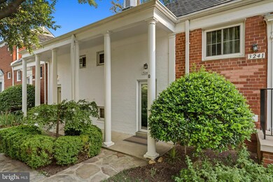 3243 Martha Custis Dr, Alexandria, VA 22302 - photo 4