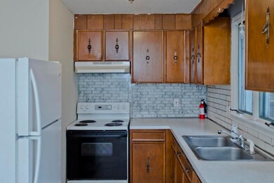 111 Parallel St unit 113, Springfield, MA 01104 - photo 4