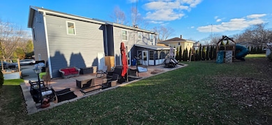 1424 Hickory Way, Racine, WI 53405 - photo 4