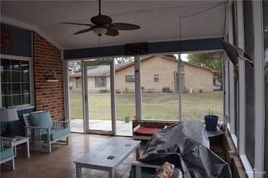 916 Citrus Dr, Alamo, TX 78516 - photo 2