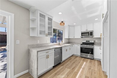 1050 Landsford St, Lancaster, CA 93535 - photo 4