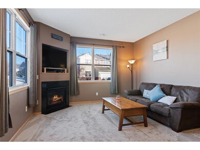 Large windows with great natural lighting in livin