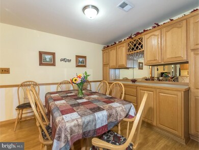 154 Rice Dr, Morrisville, PA 19067 - photo 5