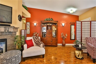 2675 Holy Cross Dr, Las Vegas, NV 89156 - photo 4