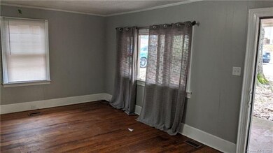 1301 Caldwell St, Statesville, NC 28677 - photo 2
