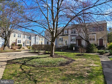 2312 Hunters Square Ct, Reston, VA 20191 - photo 2