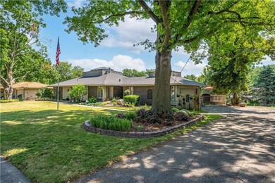 4045 45th St, Des Moines, IA 50310 - photo 2