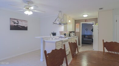 Kitchen/ Dining