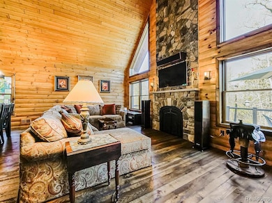 5175 Parview Dr, Village of Clarkston, MI 48346 - photo 2