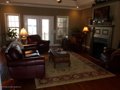 LIVING ROOM AREA