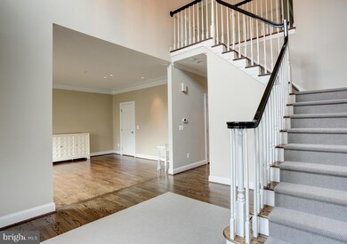 9325 Sprinklewood Ln, Potomac, MD 20854 - photo 3