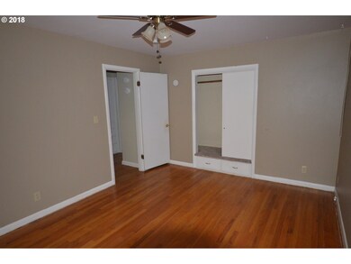 402 W 14th St, the Dalles, OR 97058 - photo 6