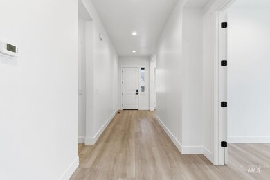 857 N Falling Water Way, Eagle, ID 83616 - photo 2