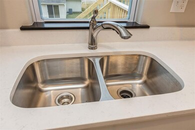 2027 Holly Meadow Ave SW, Cedar Rapids, IA 52404 - photo 7