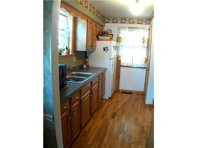 1107 Robins Rd, Lansing, MI 48917 - photo 6