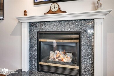 07-Fireplace_ELI06528-Edit