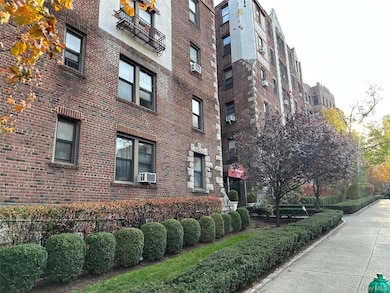 The Wellington unit 3 C, White Plains, NY 10601 - photo 3