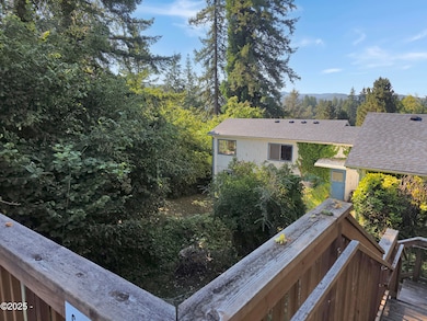 749 SE 2nd St, Toledo, OR 97391 - photo 3