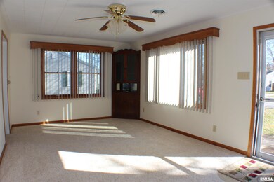 3014 W 71st St, Davenport, IA 52806 - photo 2