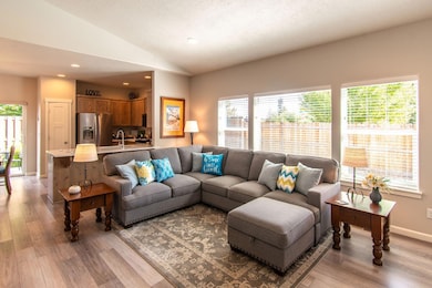 2911 NW Hemlock Ln, Redmond, OR 97756 - photo 7