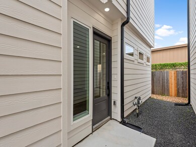 308 Cyclamen St, Houston, TX 77018 - photo 4