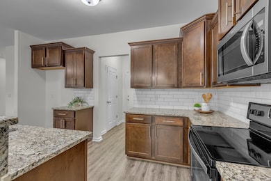 1039 Hemlock Dr, Spring Hill, TN 37174 - photo 2