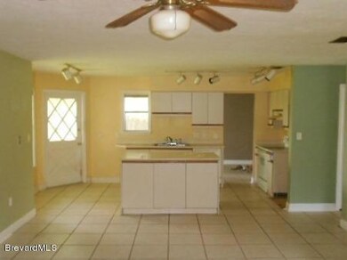 Open Kitchen Great for Entertaining