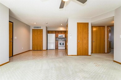 3131 Samuel Ct SW unit 3, Cedar Rapids, IA 52404 - photo 4