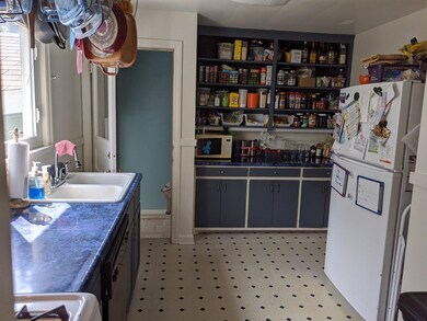 1005 E 10th St S, Newton, IA 50208 - photo 6