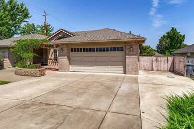 2401 Meadow Creek Dr, Medford, OR 97504 - photo 7