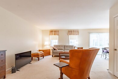 8 Harvest Ln unit U19, Nashua, NH 03063 - photo 2