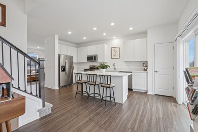 709 Neubauer Cir, Lindenhurst, IL 60046 - photo 7