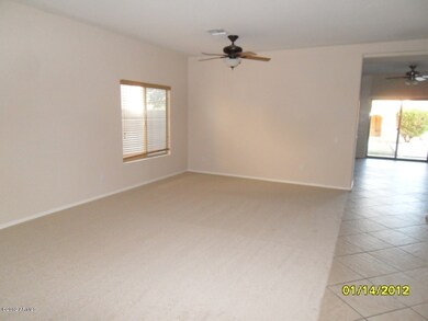LIVING RM W/ DINING AREA