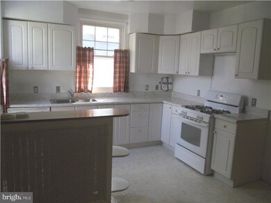 210 Delaware St unit 2ND FL, Woodbury, NJ 08096 - photo 2