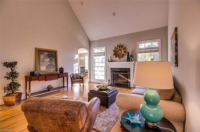 8 Rosebay Ln, Greensboro, NC 27455 - photo 4