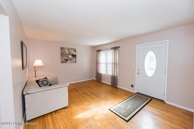 9204 Burlwood Ct, Louisville, KY 40229 - photo 5