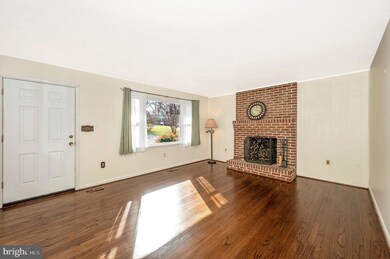 1336 Hillcrest Dr, Sykesville, MD 21784 - photo 4