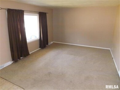 1919 W 36th St, Davenport, IA 52806 - photo 2