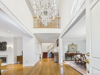 428 Toftree Ct, Roslyn, NY 11576 - photo 5