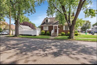 556 N 12th St, New Hyde Park, NY 11040 - photo 2