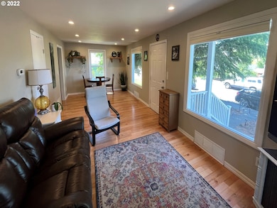 1014 E 14th St, the Dalles, OR 97058 - photo 6