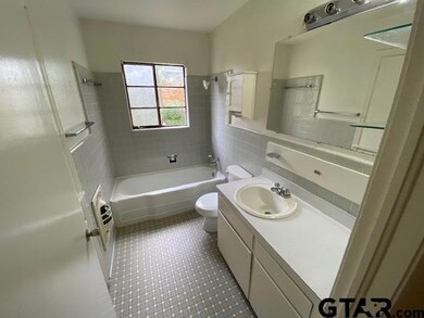 1218 1218 S Azalea Dr, Tyler, TX 75701 - photo 5