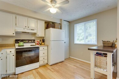 8132 Willowdale Ct, Springfield, VA 22153 - photo 5