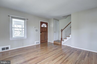 2633 Farmington Dr, Alexandria, VA 22303 - photo 2