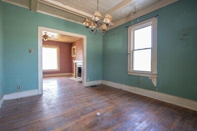 12_2426 Summit St-5