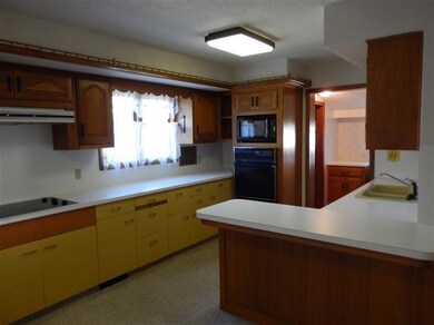 210 W 11th St, Hugoton, KS 67951 - photo 6