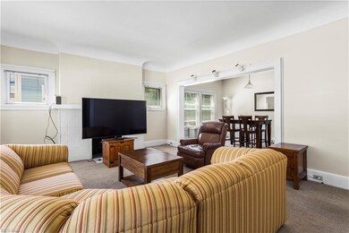 Bottom unit living room